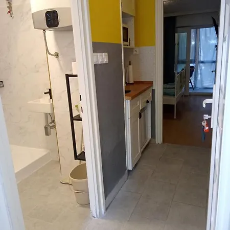 Mayer's Harbor Apartman
